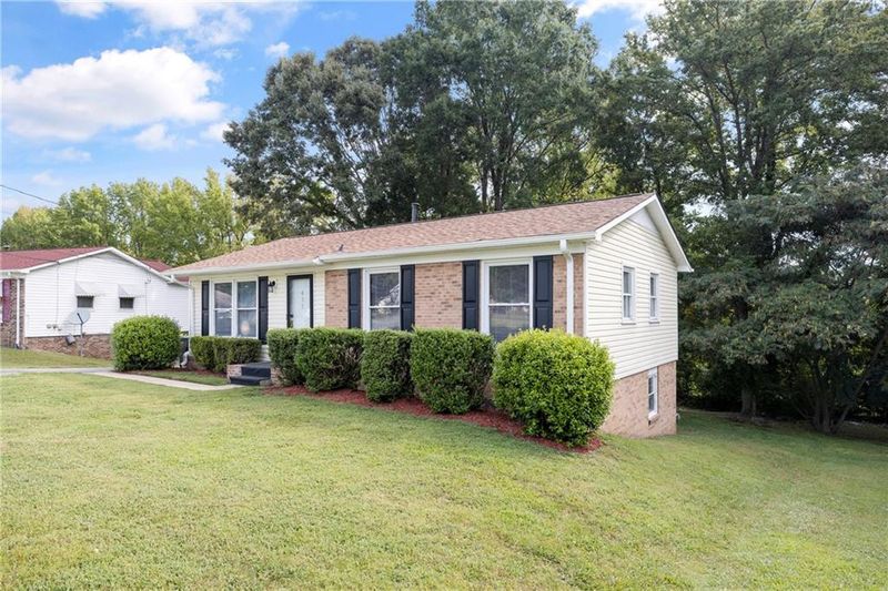 435 Crescent Ave, Burlington, NC 27217
