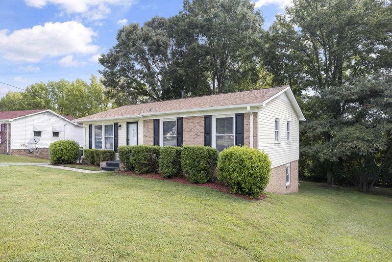 435 Crescent Dr, Burlington, NC 27217
