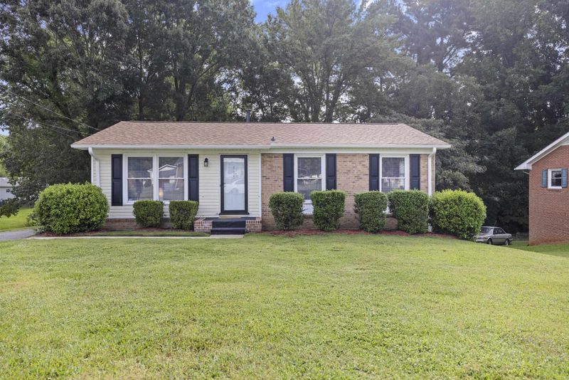 435 Crescent Dr, Burlington, NC 27217
