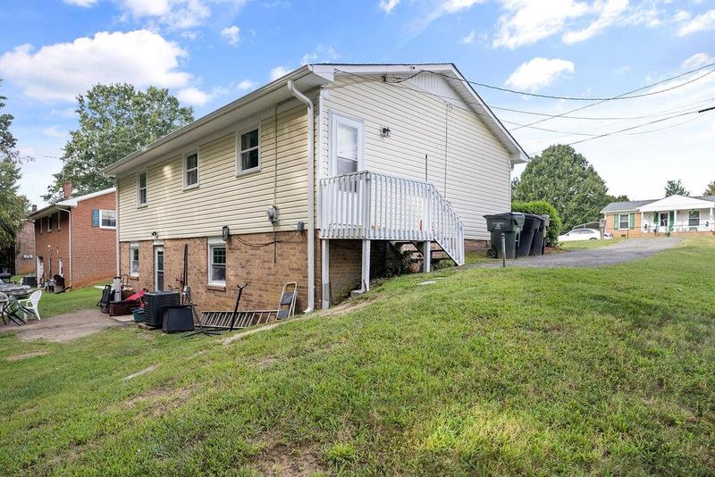 435 Crescent Dr, Burlington, NC 27217