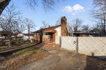 435 Hyde St, Burlington, NC 27217