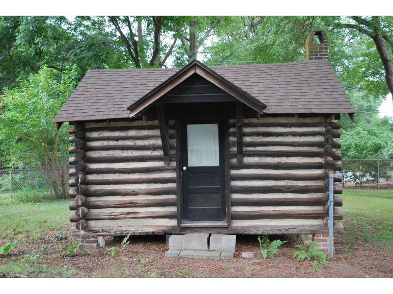 436 Circle Dr, Burlington, NC 27215