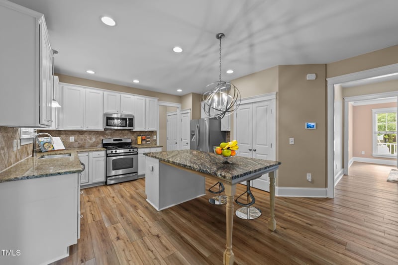 436 Edgepine Dr, Holly Springs, NC 27540
