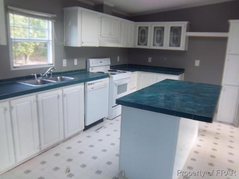 436 Eisler Dr, Lillington, NC 27546