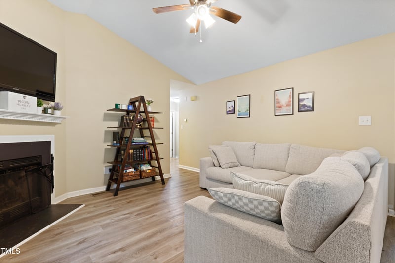 437 Hidden Cellars Dr, Holly Springs, NC 27540