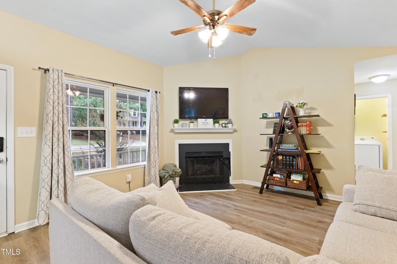 437 Hidden Cellars Dr, Holly Springs, NC 27540