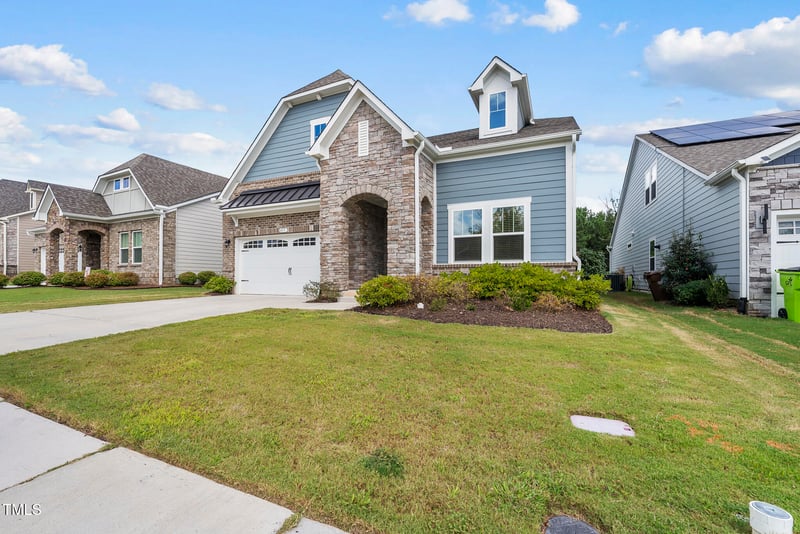 437 Oaks End Dr, Holly Springs, NC 27540