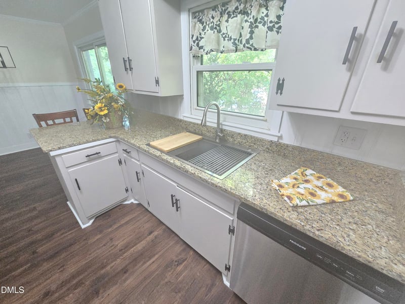 438 Dudley St, Burlington, NC 27217