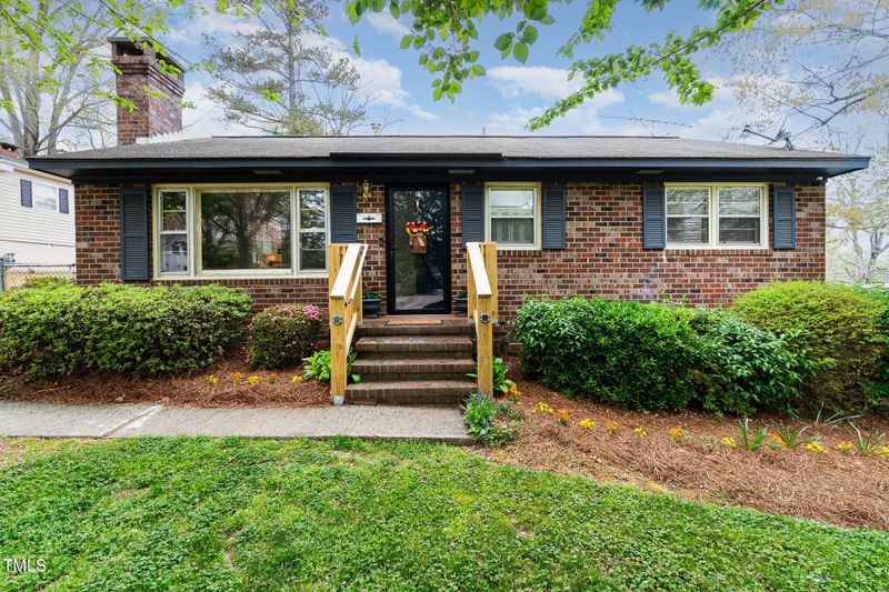 438 Hyde St, Burlington, NC 27217