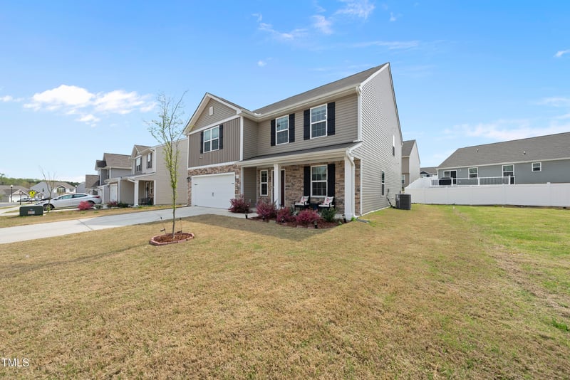 438 Turning Lake Dr, Zebulon, NC 27597