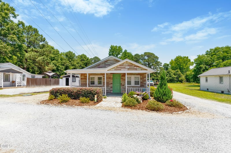 4386 Highway 301 #E, Four Oaks, NC 27524