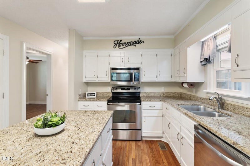 439 Oakleaf Rd, Sanford, NC 27332