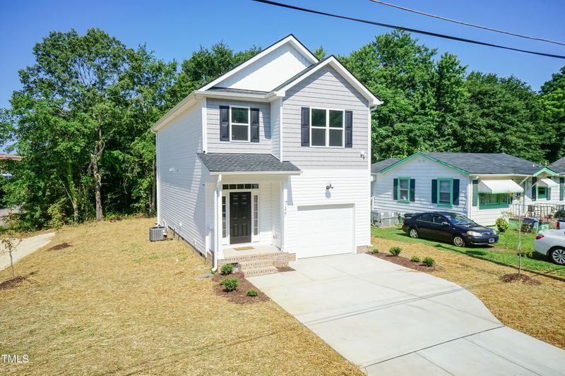 439 Smith St, Burlington, NC 27217
