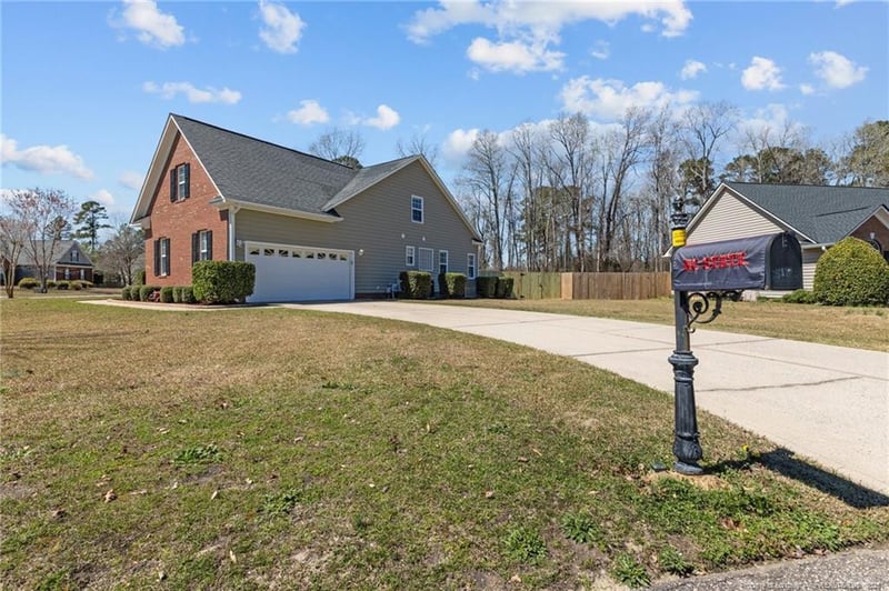 4390 Timber Grove Dr, Hope Mills, NC 28348