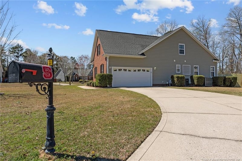 4390 Timber Grove Dr, Hope Mills, NC 28348