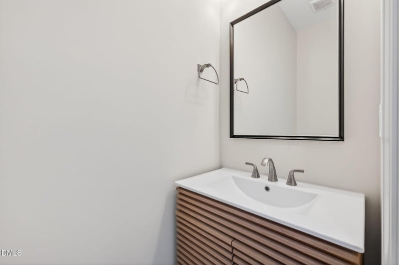 44 Carrie St, Coats, NC 27521
