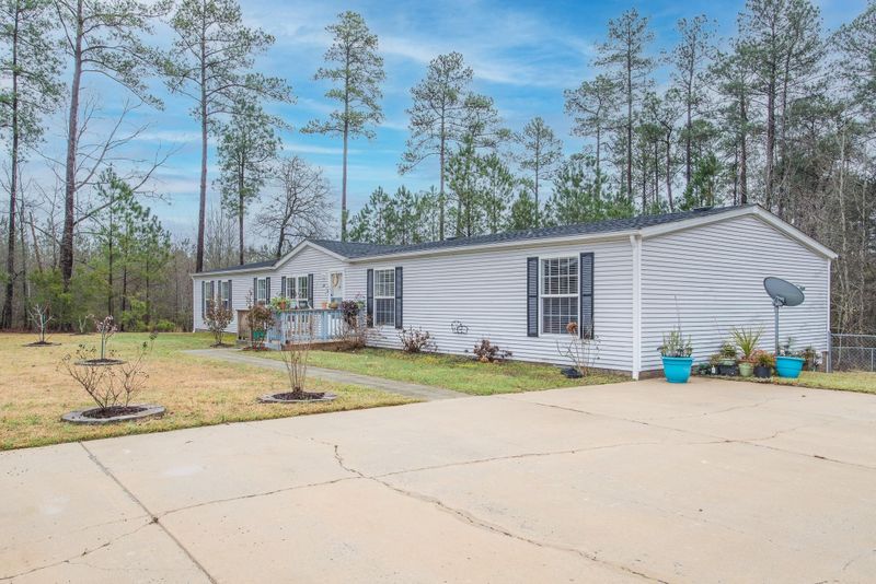 44 Hillbilly Ln, Coats, NC 27521