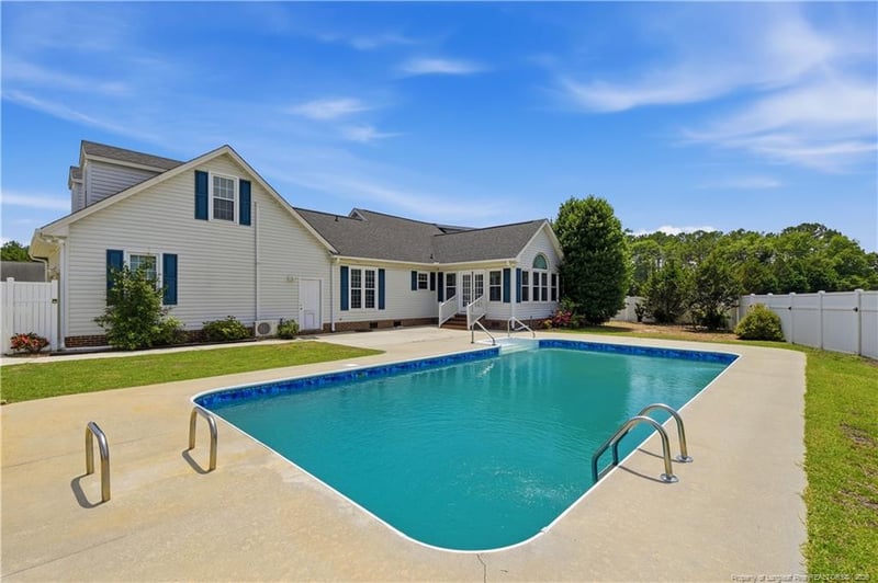 44 Oak Hill Dr, Dunn, NC 28334