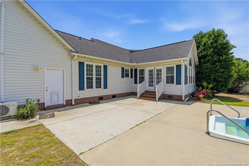 44 Oak Hill Dr, Dunn, NC 28334