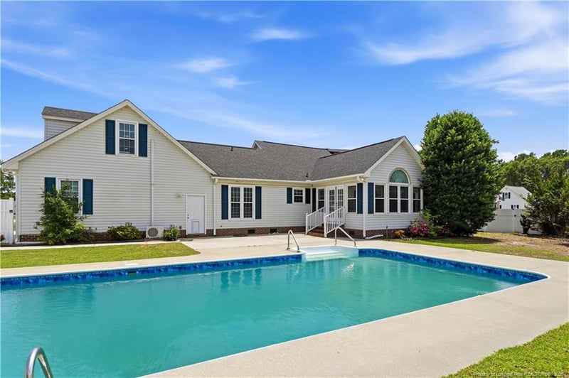 44 Oak Hill Dr, Dunn, NC 28334