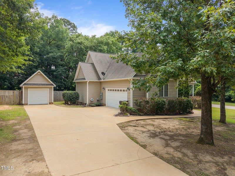 44 Supreme Dr, Lillington, NC 27546