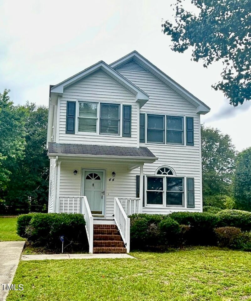 44 Wallace St, Angier, NC 27501