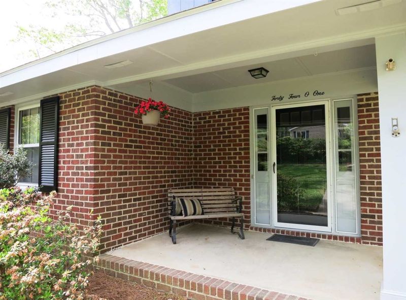 4401 Quail Hollow Dr, Raleigh, NC 27609