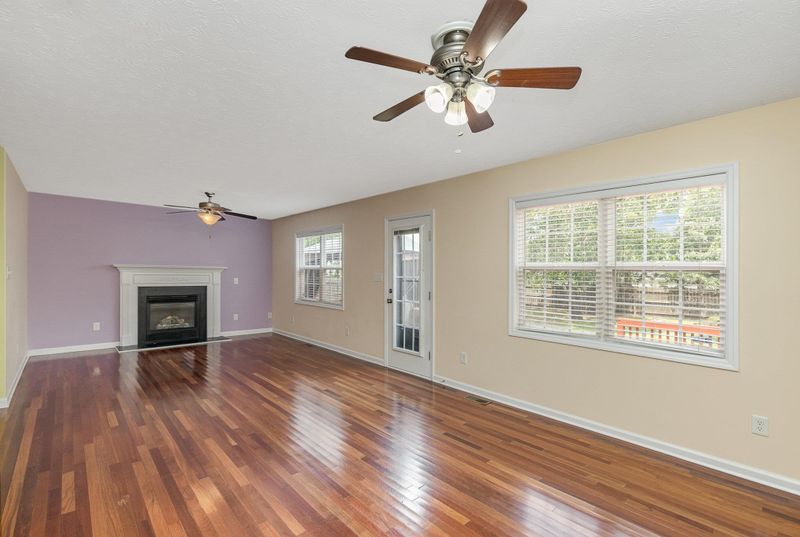 4404 Round Stone Ct, Hope Mills, NC 28348