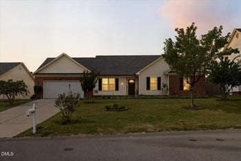 4406 Clifton Dr, Hope Mills, NC 28348