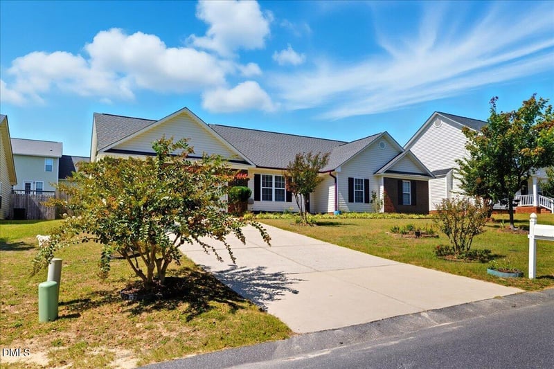 4406 Clifton Dr, Hope Mills, NC 28348