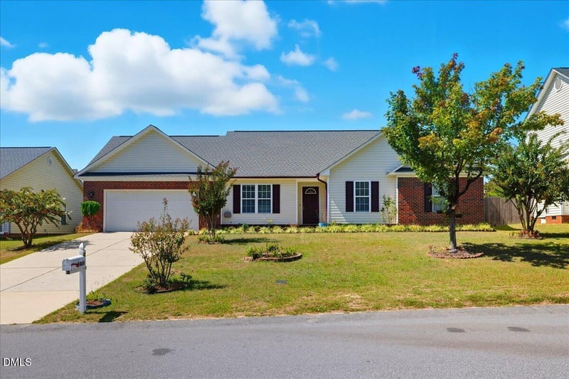 4406 Clifton Dr, Hope Mills, NC 28348