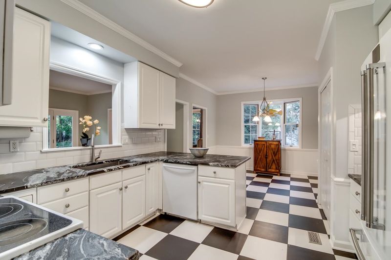 4406 Sun Valley Dr, Durham, NC 27707
