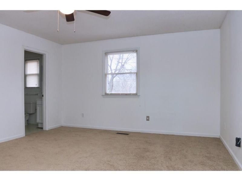 441 Fulton St, Burlington, NC 27217