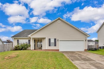 4410 Rose Meadow Dr, Hope Mills, NC 28348