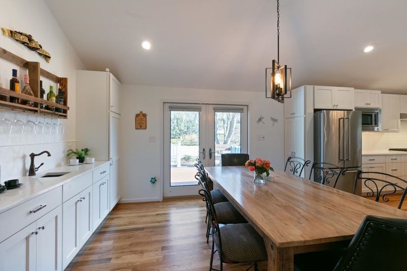 4412 Yadkin Dr, Raleigh, NC 27609