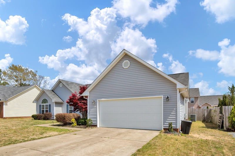 4413 Battle Forest Rd, Hope Mills, NC 28438