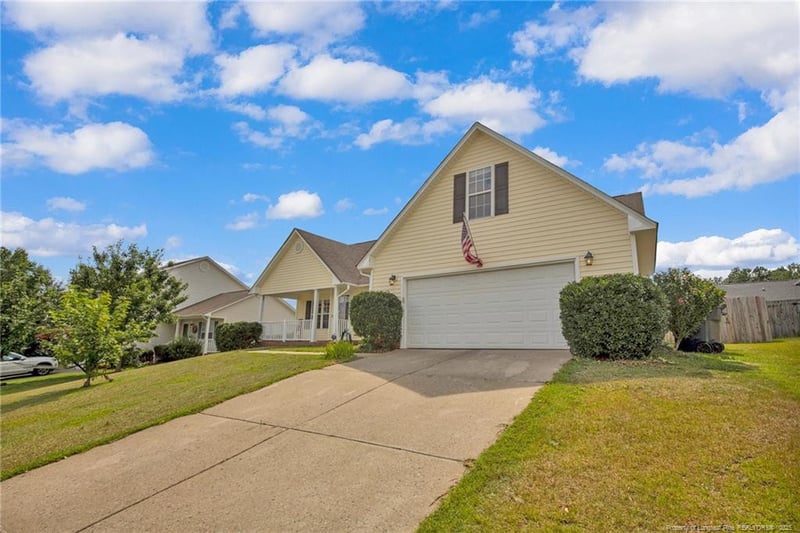 4418 Rose Meadow Dr, Hope Mills, NC 28348