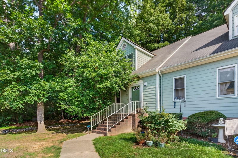 442 Oak Run Dr, Raleigh, NC 27606
