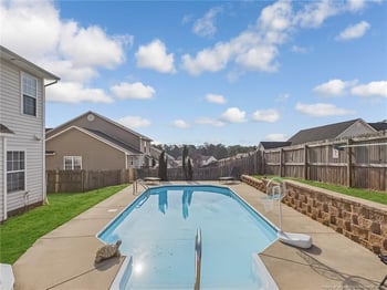 4422 Rose Meadow Dr, Hope Mills, NC 28348