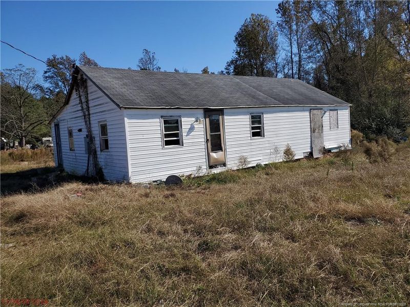 443 Sandstone Ln, Sanford, NC 27332