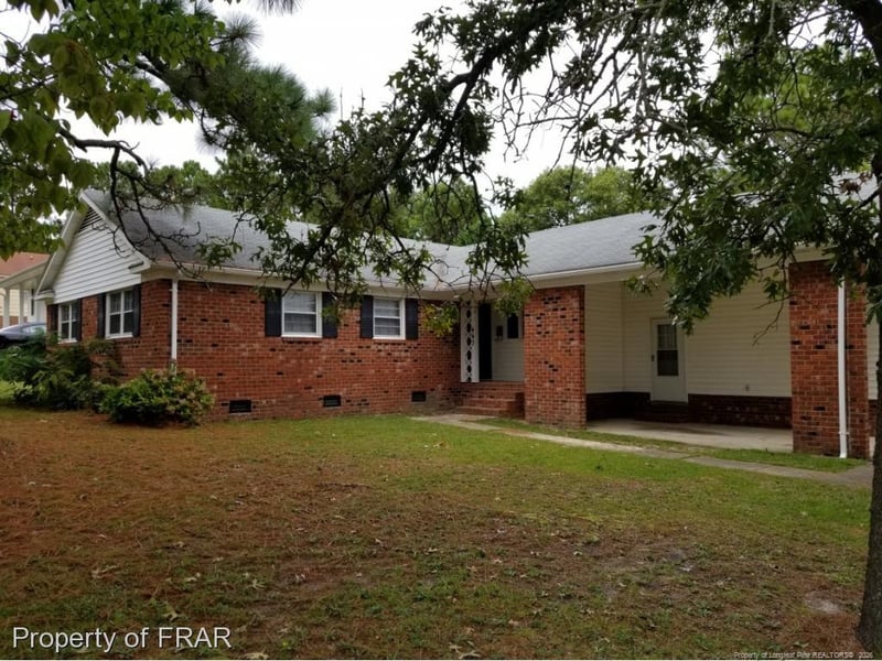 443 Shoreline Dr, Fayetteville, NC 28311