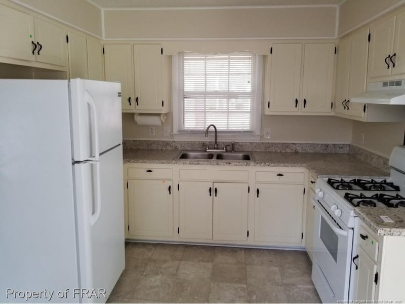 443 Shoreline Dr, Fayetteville, NC 28311