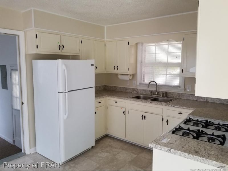 443 Shoreline Dr, Fayetteville, NC 28311