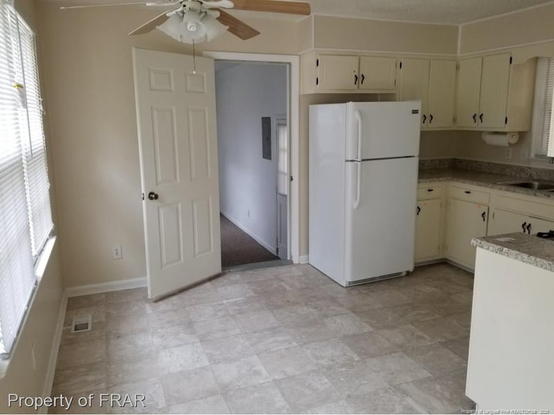 443 Shoreline Dr, Fayetteville, NC 28311