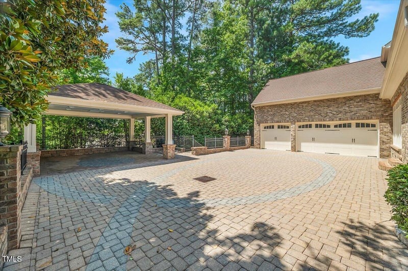 4433 Harbourgate Dr, Raleigh, NC 27612