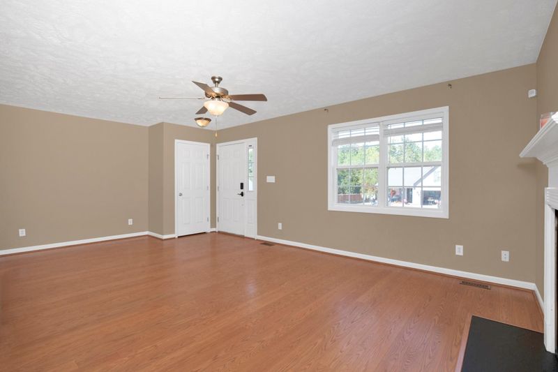 4449 Scenic Pines Dr, Hope Mills, NC 28348