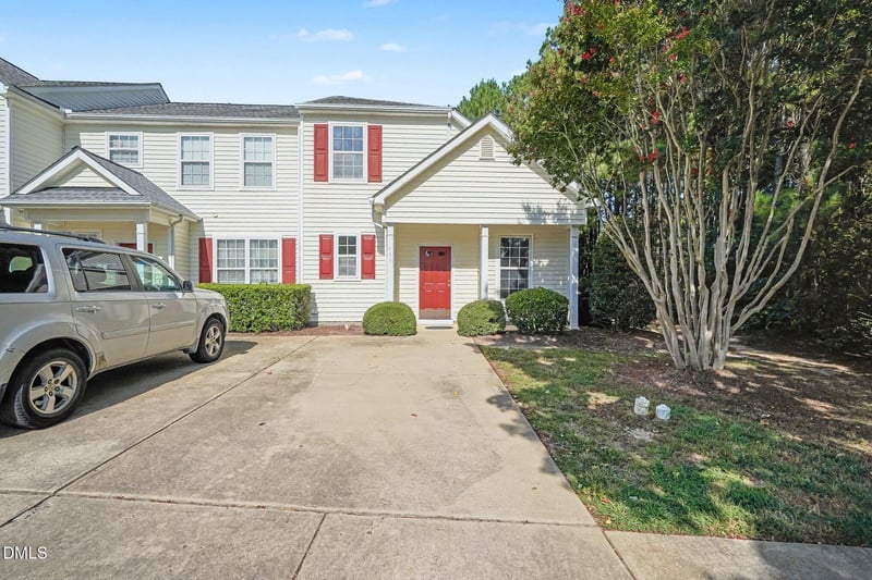 445 Commons Dr, Holly Springs, NC 27540