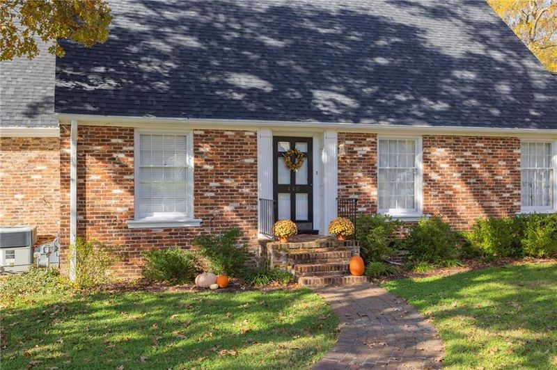 446 Oakland Dr, Burlington, NC 27215