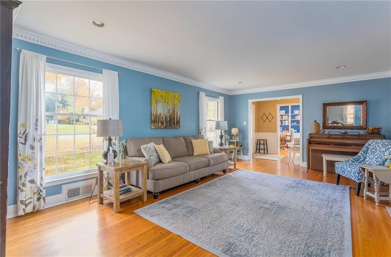 446 Oakland Dr, Burlington, NC 27215