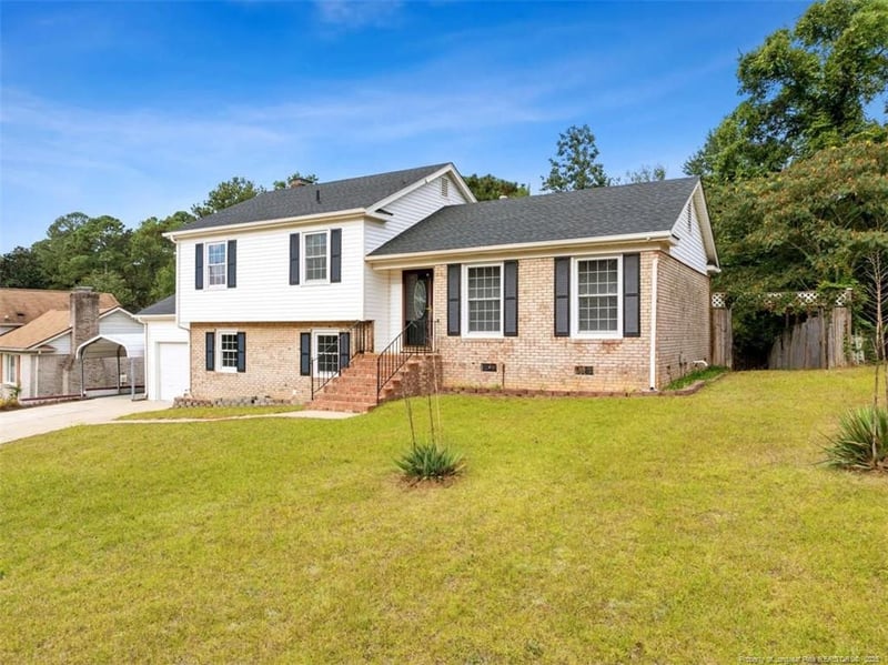 446 Shoreline Dr, Fayetteville, NC 28311